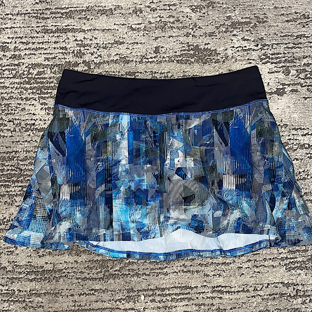 LULULEMON PLAY OFF THE PLEATS SKIRT SIZE 6